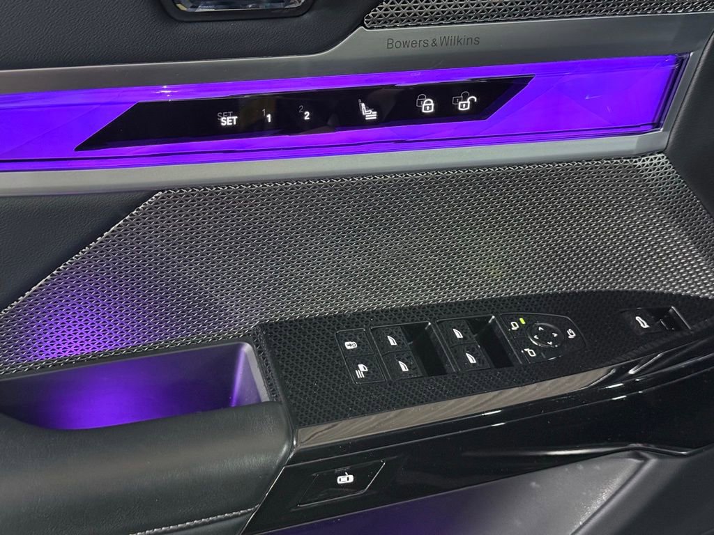 Used 2023 BMW 760i xDrive w/ Executive Package image 22