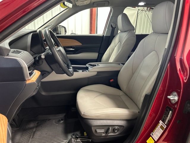 Used 2024 Toyota Grand Highlander AWD image 13