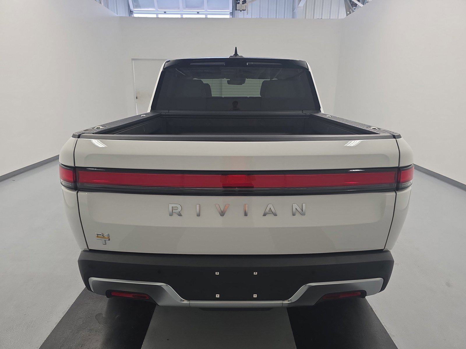 Used 2023 Rivian R1T Adventure AWD/4WD image 4