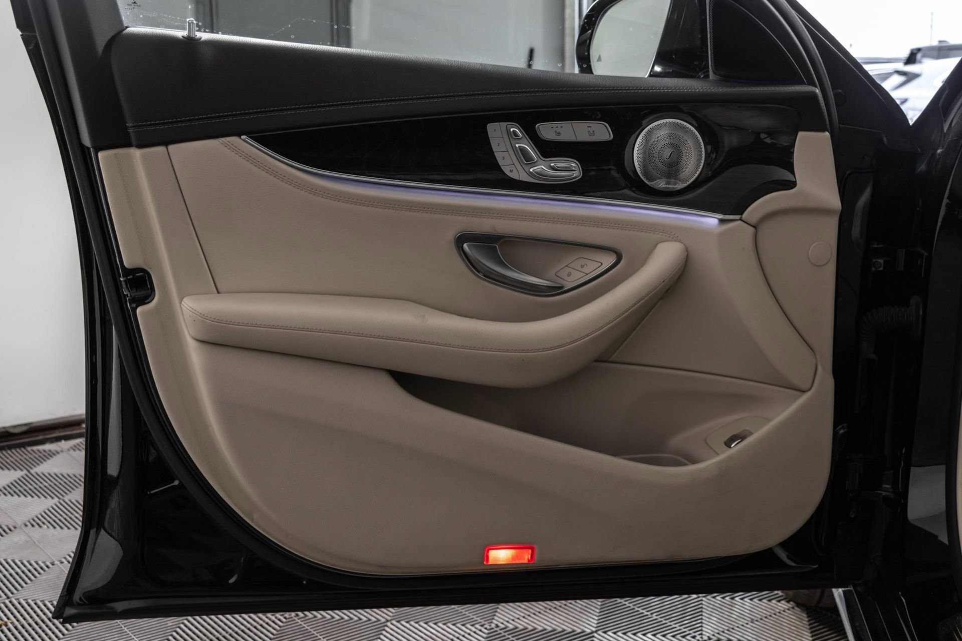 Used 2019 Mercedes-Benz E 300 4MATIC w/ Premium 1 Package image 36