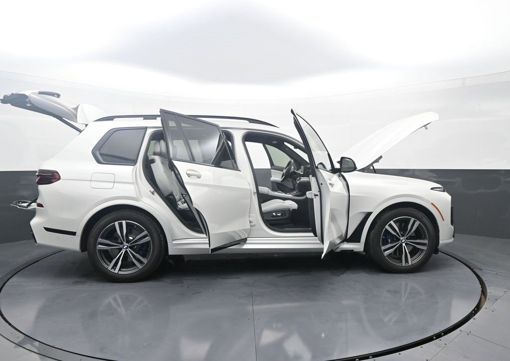 Used 2026 BMW X7 xDrive40i w/ M Sport Package image 46