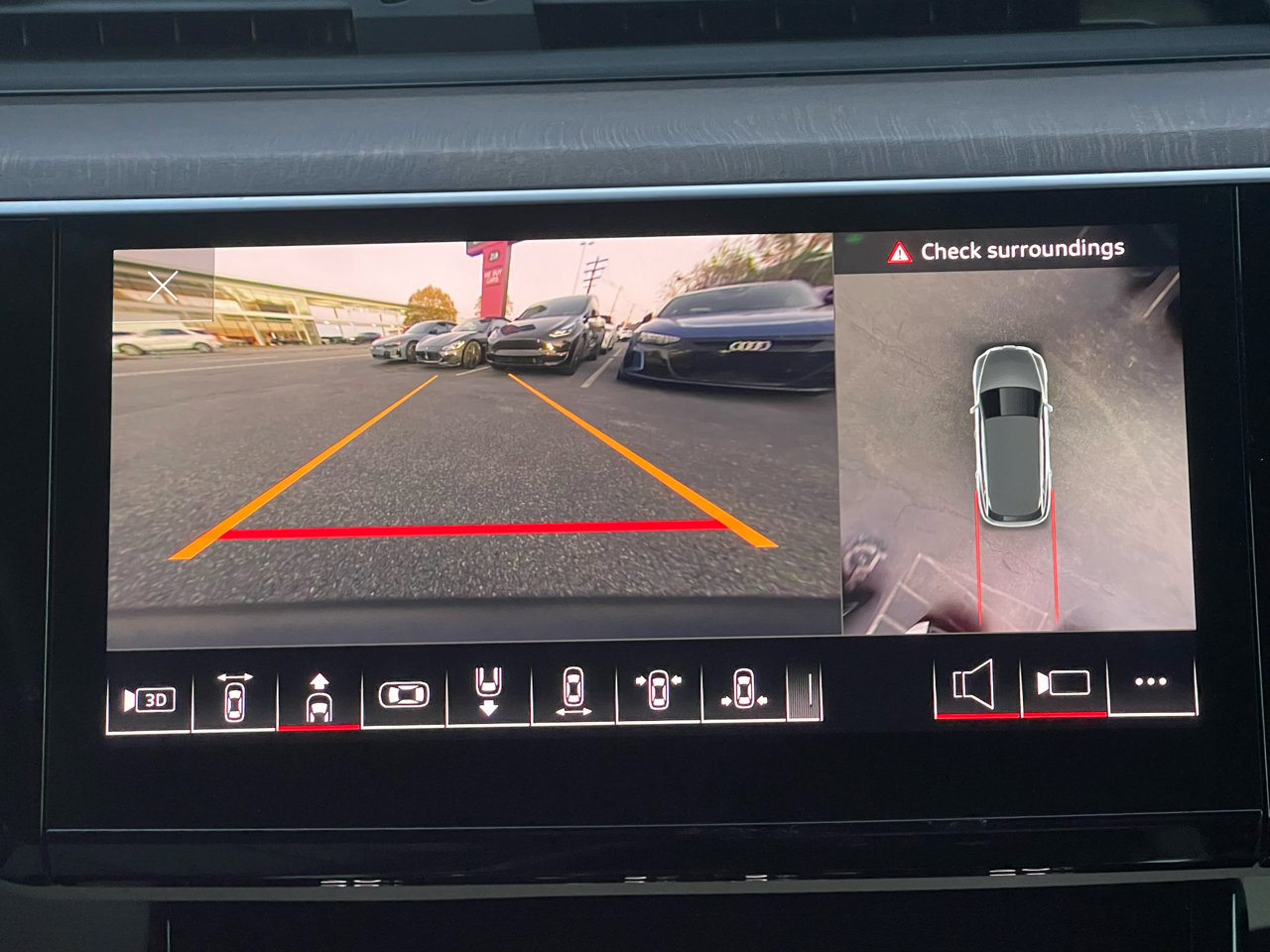 Used 2023 Audi e-tron Premium w/ Convenience Plus Package image 55