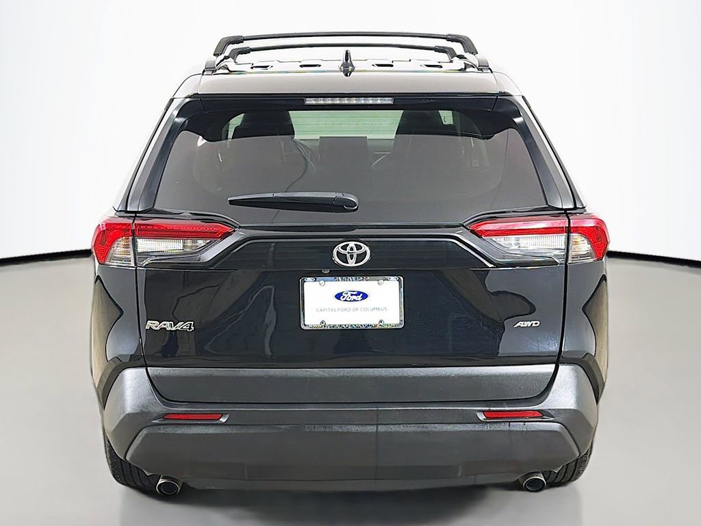 Used 2021 Toyota RAV4 LE image 10