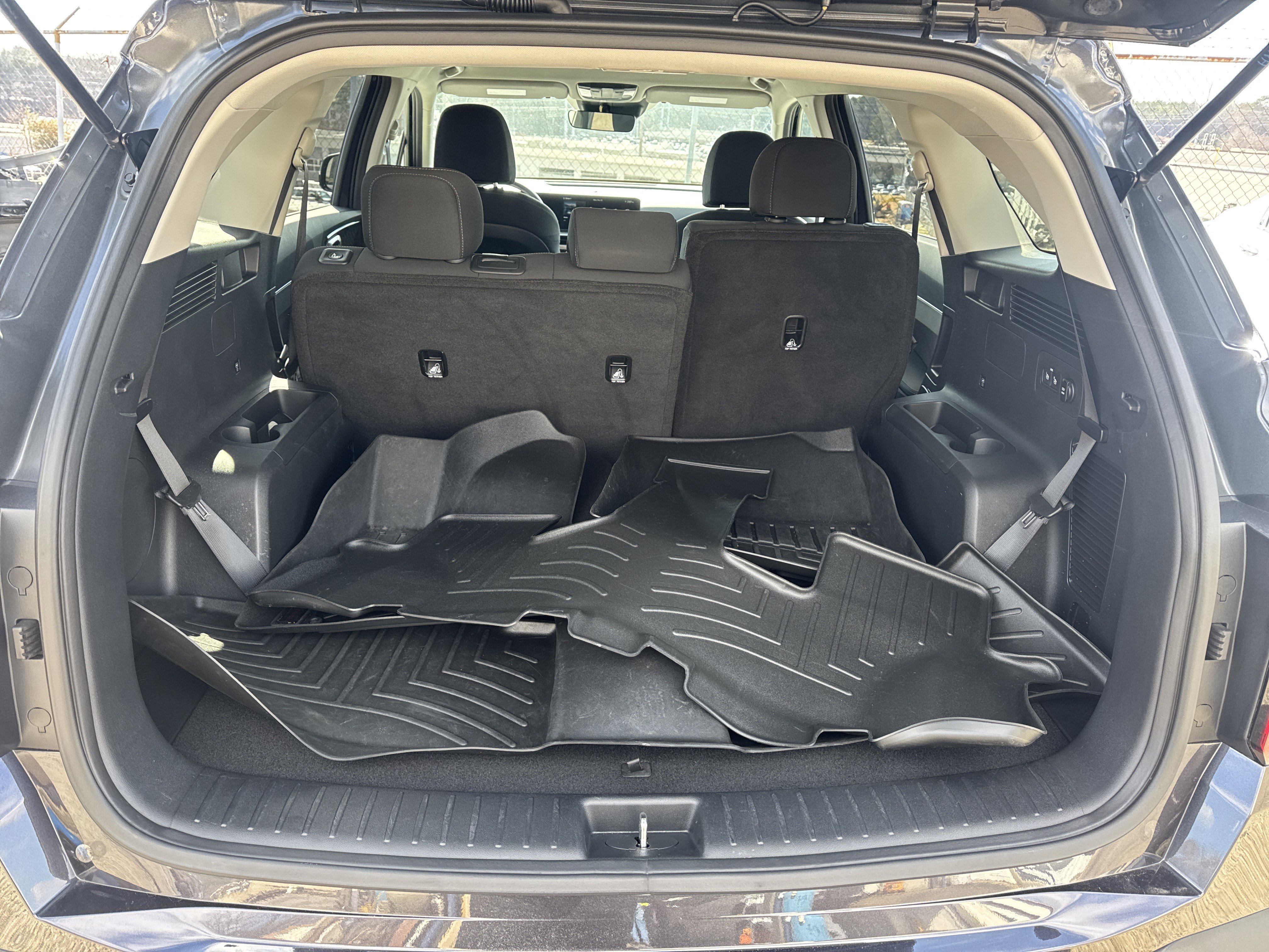 Certified 2025 Kia Sorento LX image 17