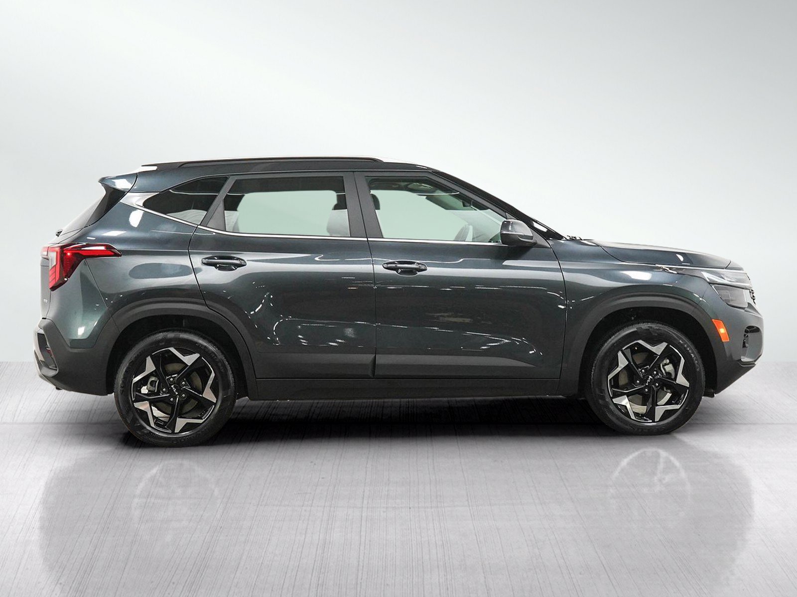 Used 2025 Kia Seltos EX w/ EX Sunroof Package AWD/4WD image 6