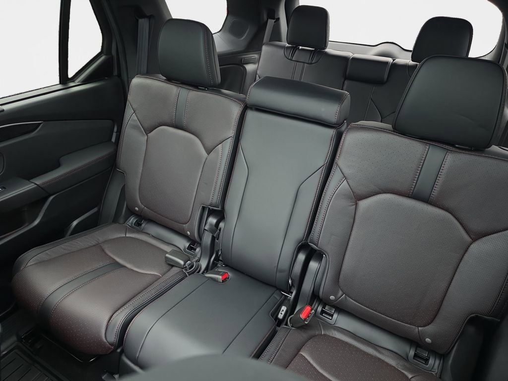 Certified 2025 Honda Pilot Black Edition image 20