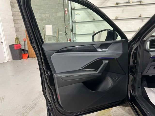 Certified 2025 Volkswagen Tiguan SE image 11