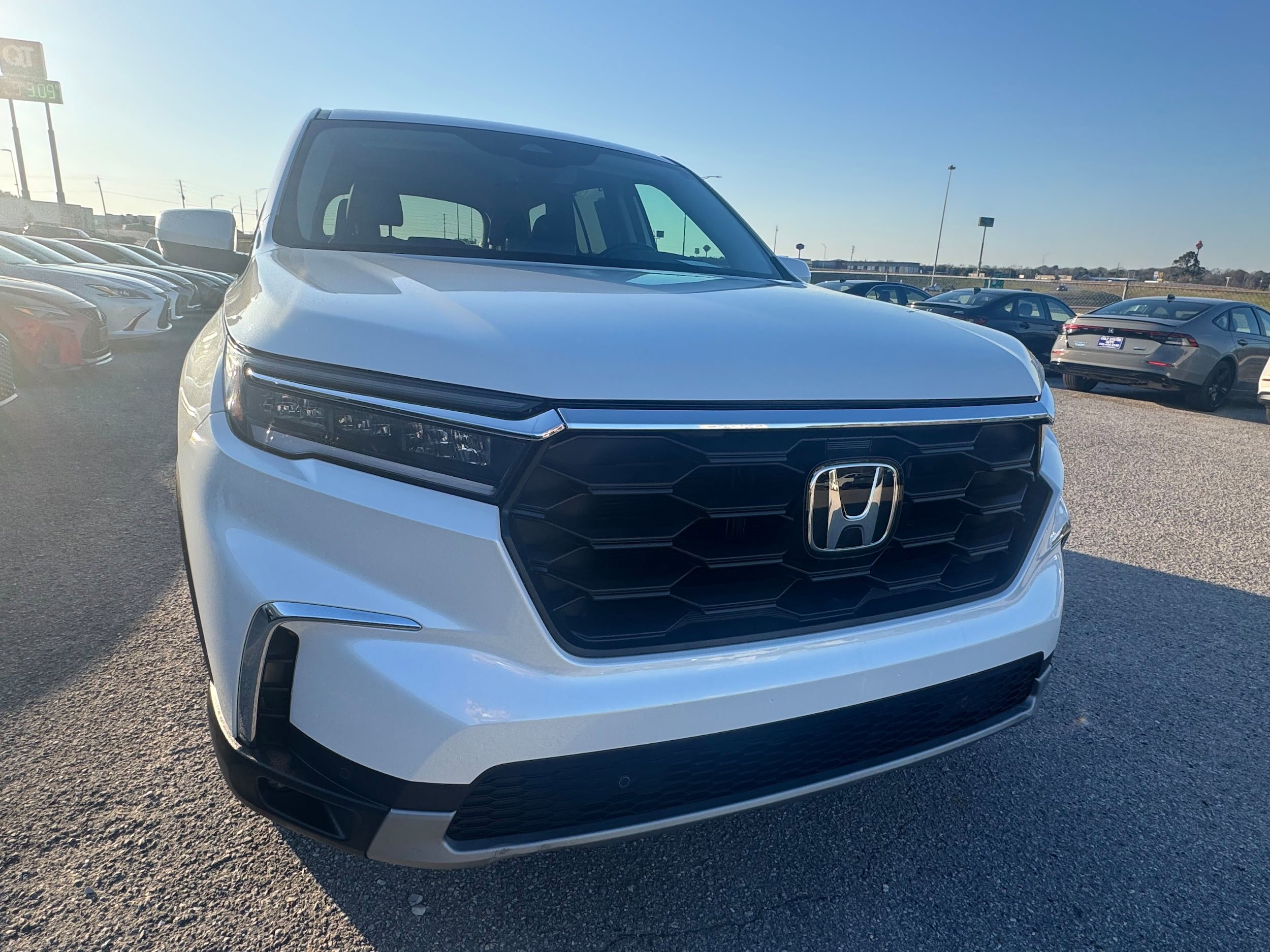 Used 2023 Honda Pilot EX-L image 2