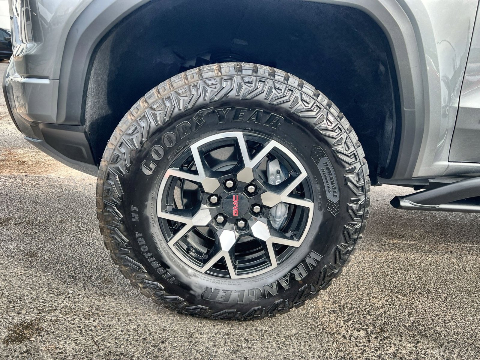 Used 2025 GMC Canyon AT4 w/ AT4X Package image 12