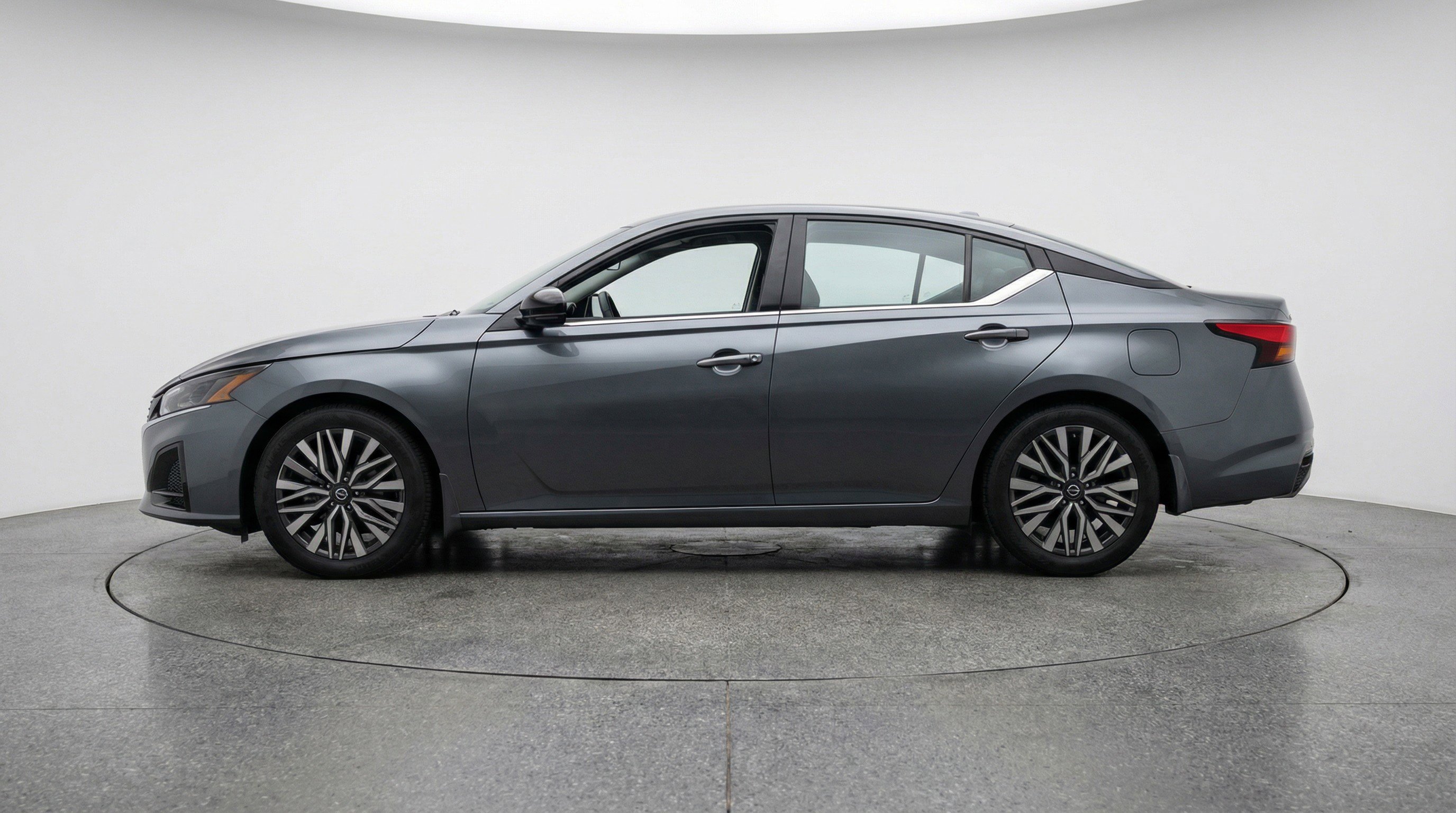 Used 2025 Nissan Altima 2.5 SV image 5