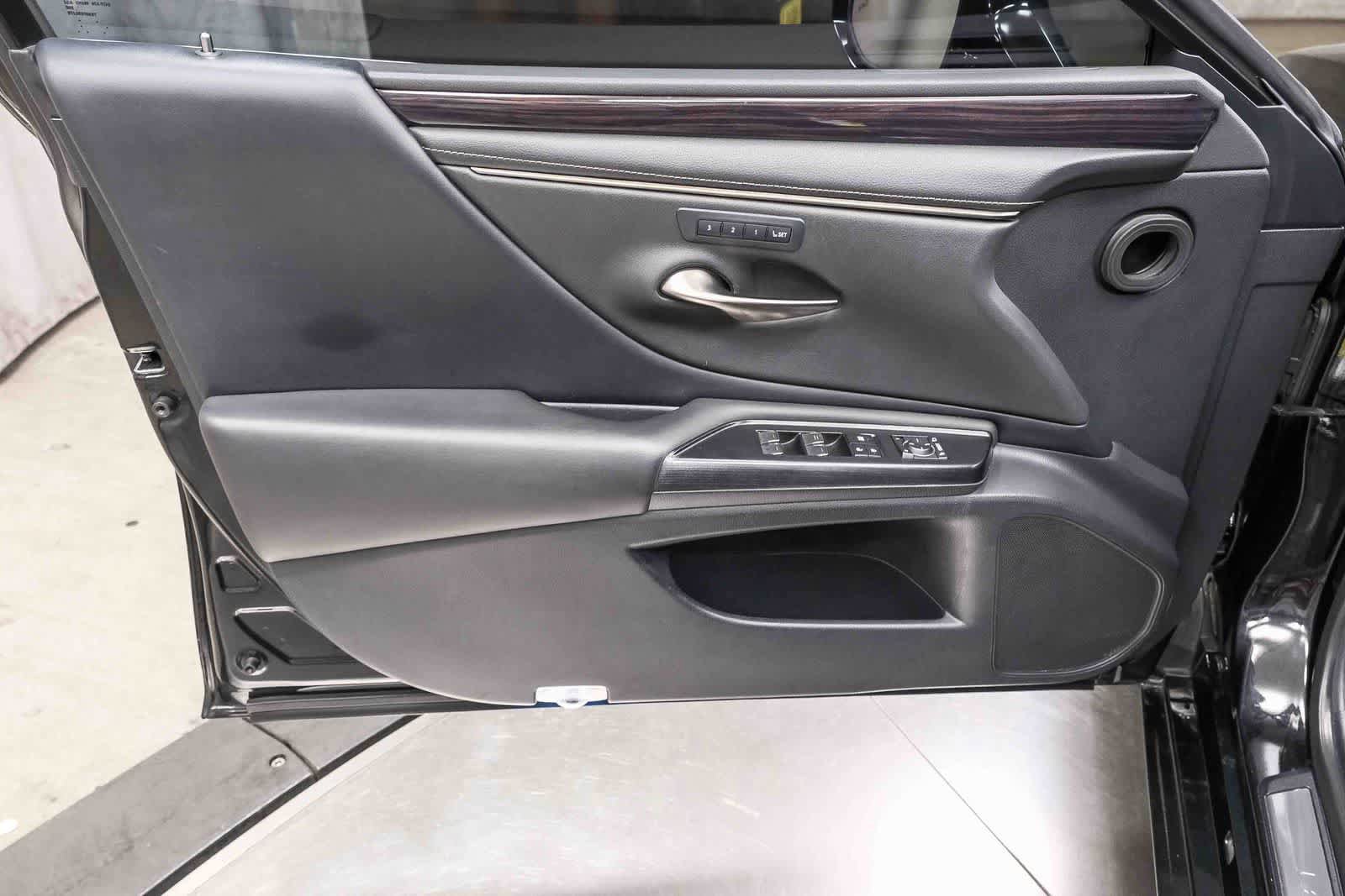 Used 2021 Lexus ES 300h w/ Premium Package FWD image 27