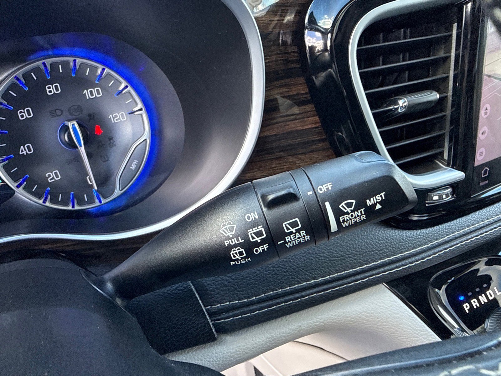 Used 2021 Chrysler Pacifica Limited image 32