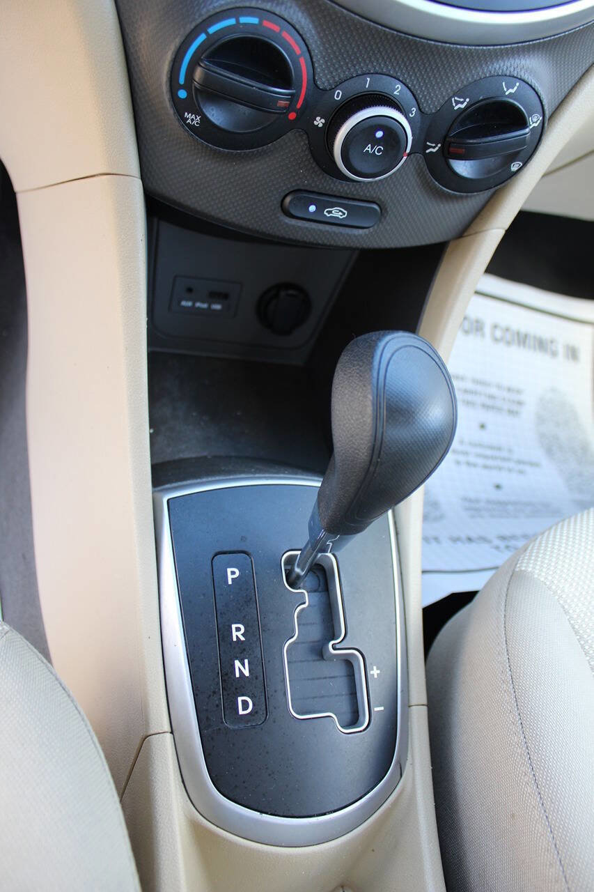 Used 2013 Hyundai Accent GLS image 22