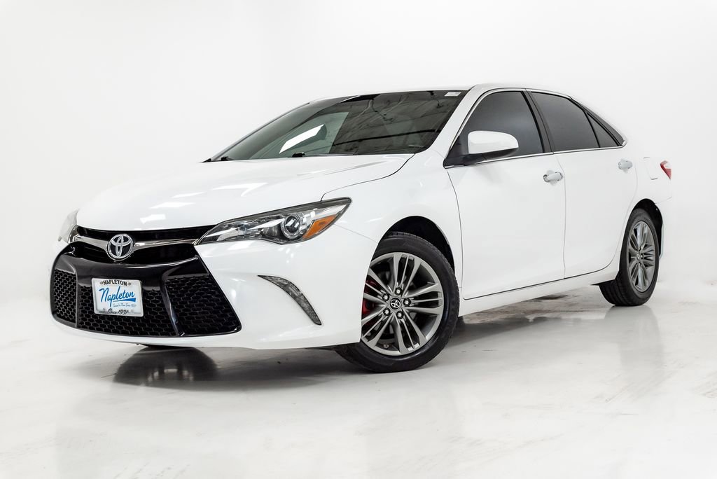 Used 2016 Toyota Camry SE image 1