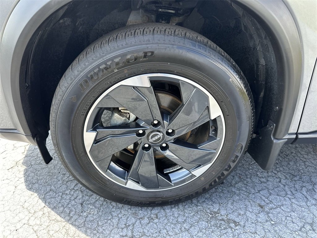 Used 2025 Nissan Rogue SV image 10