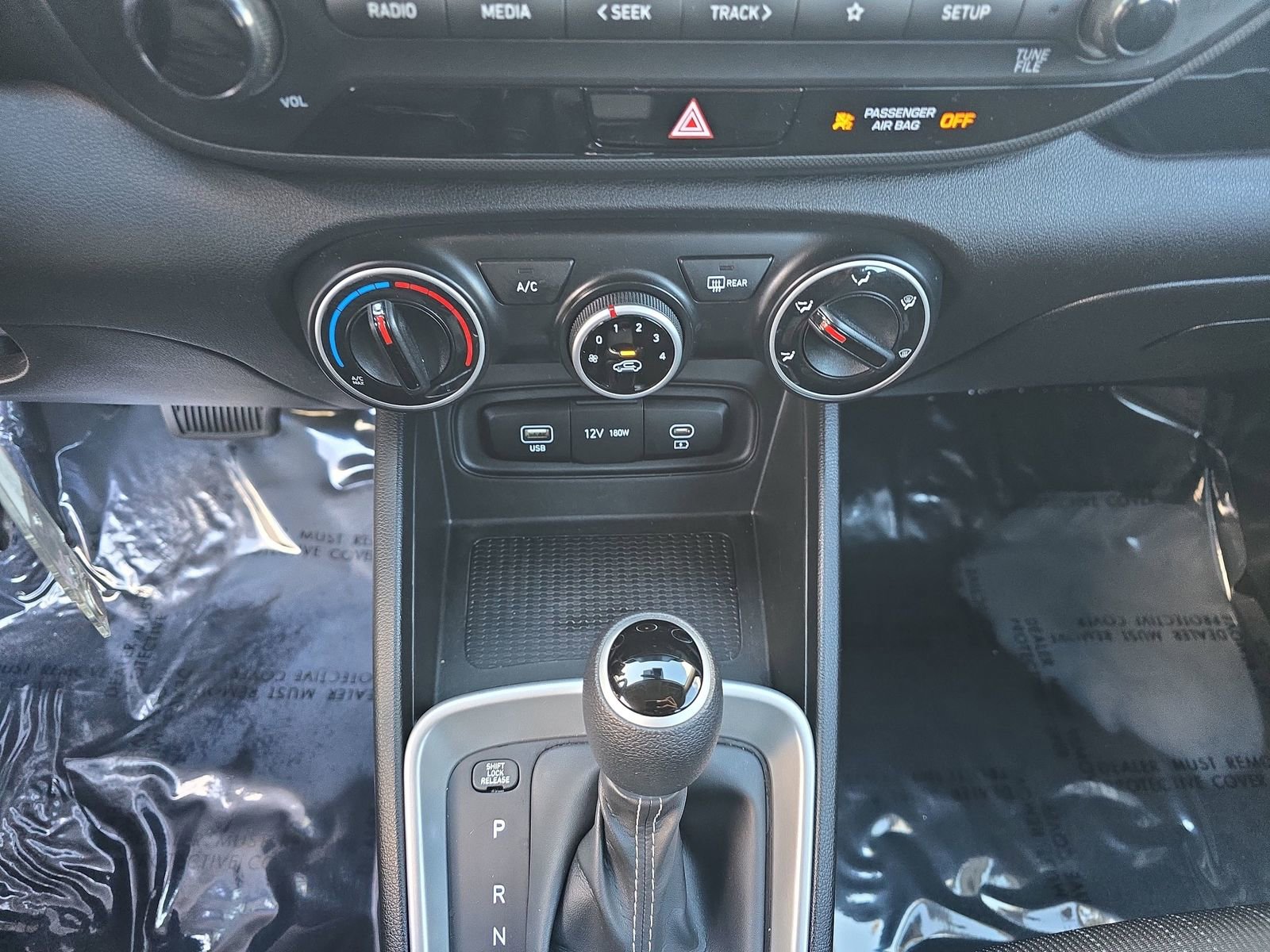 Used 2024 Hyundai Venue SE image 29