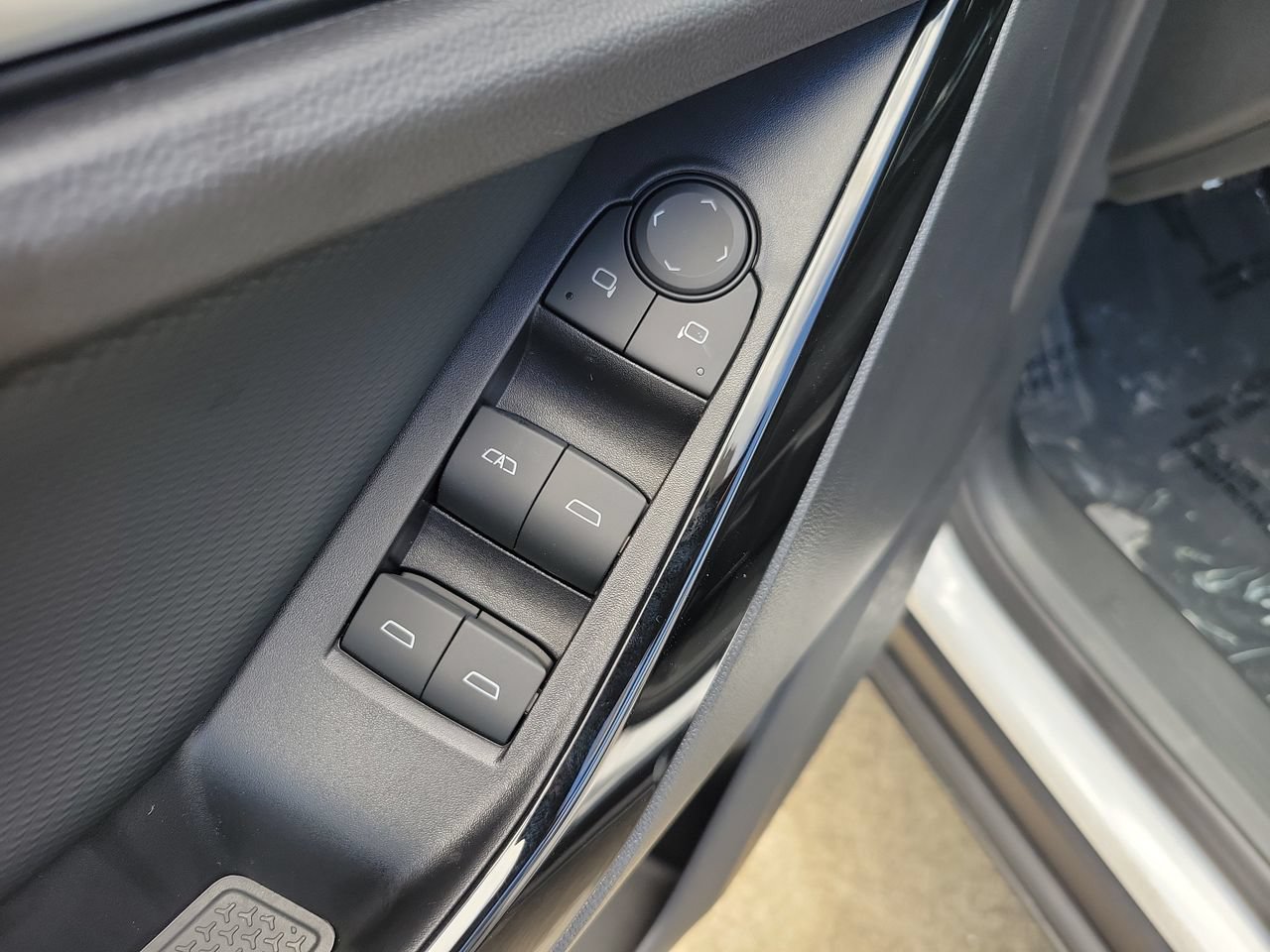 New 2027 Chevrolet Equinox LT FWD image 13
