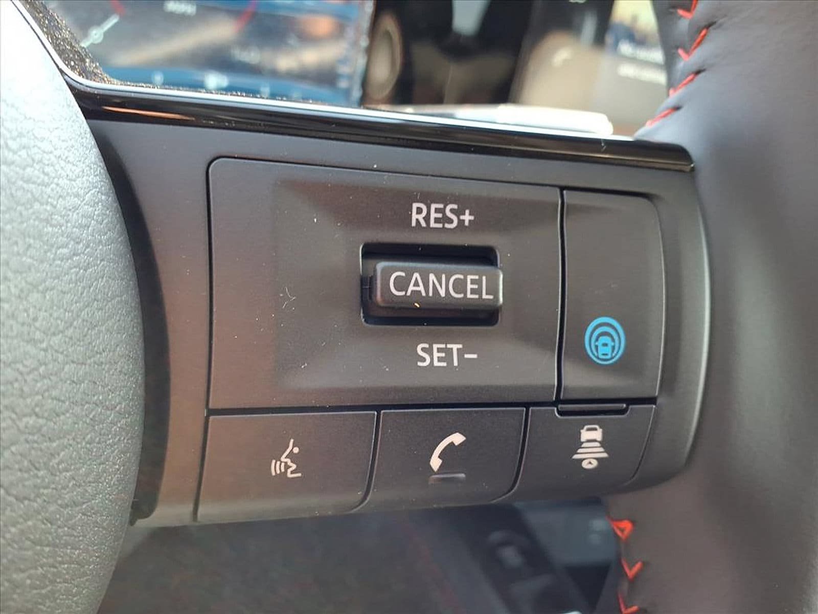 New 2026 Nissan Kicks SR AWD/4WD image 14