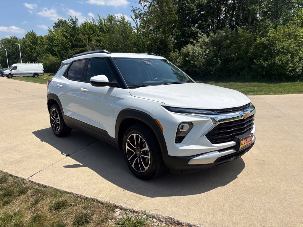 Used 2026 Chevrolet TrailBlazer LT w/ LT Cold Weather Package FWD image 11