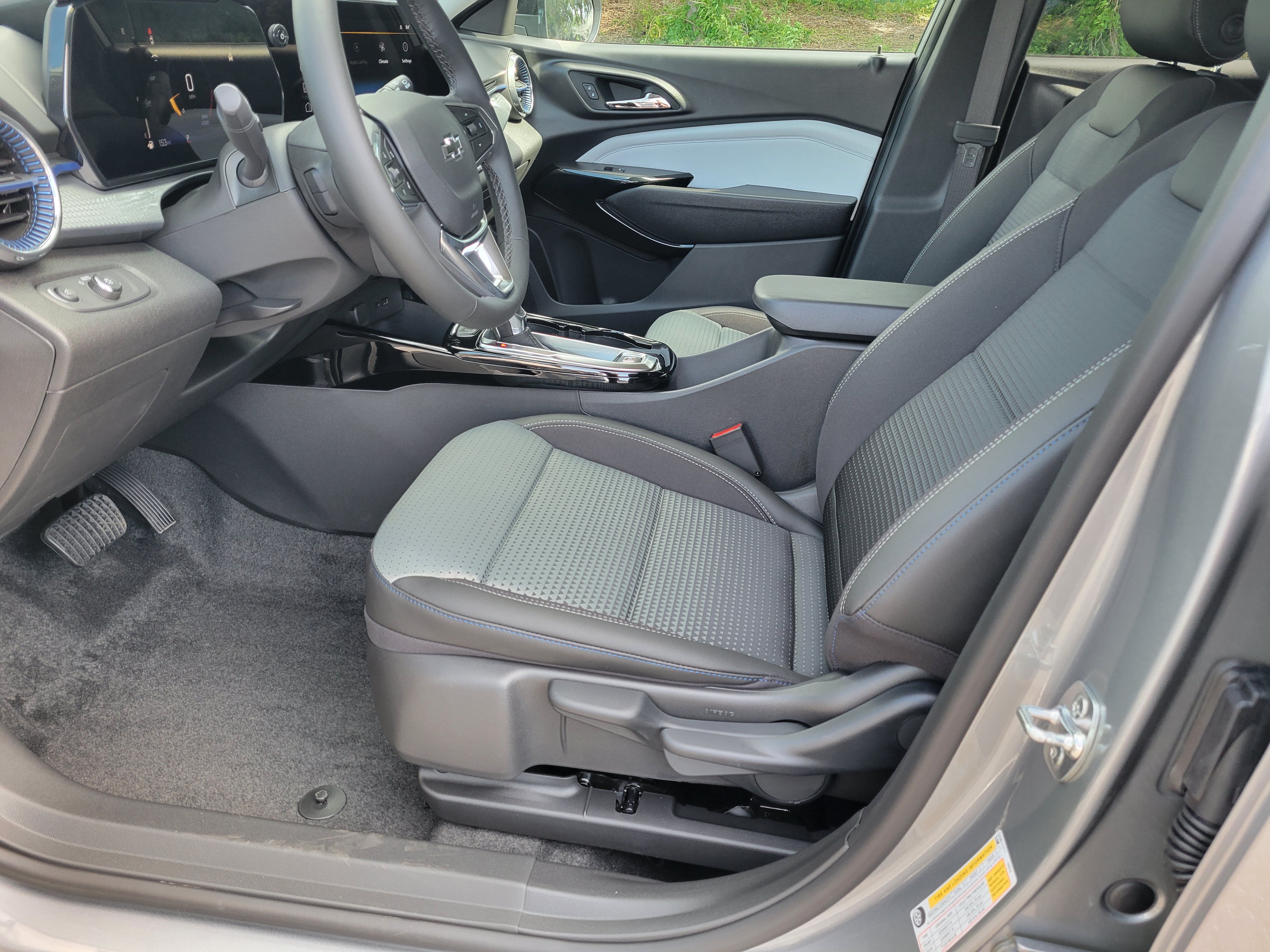 New 2026 Chevrolet Trax LT w/ Driver Confidence Package FWD image 27