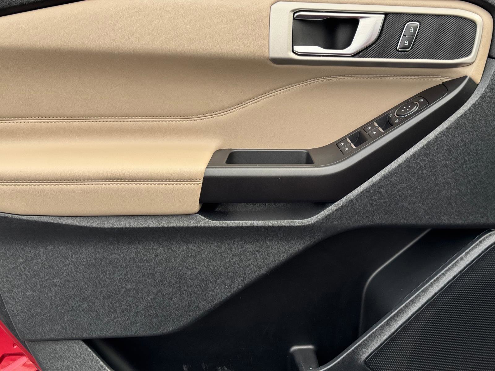 Used 2020 Ford Explorer XLT w/ Equipment Group 202A image 14