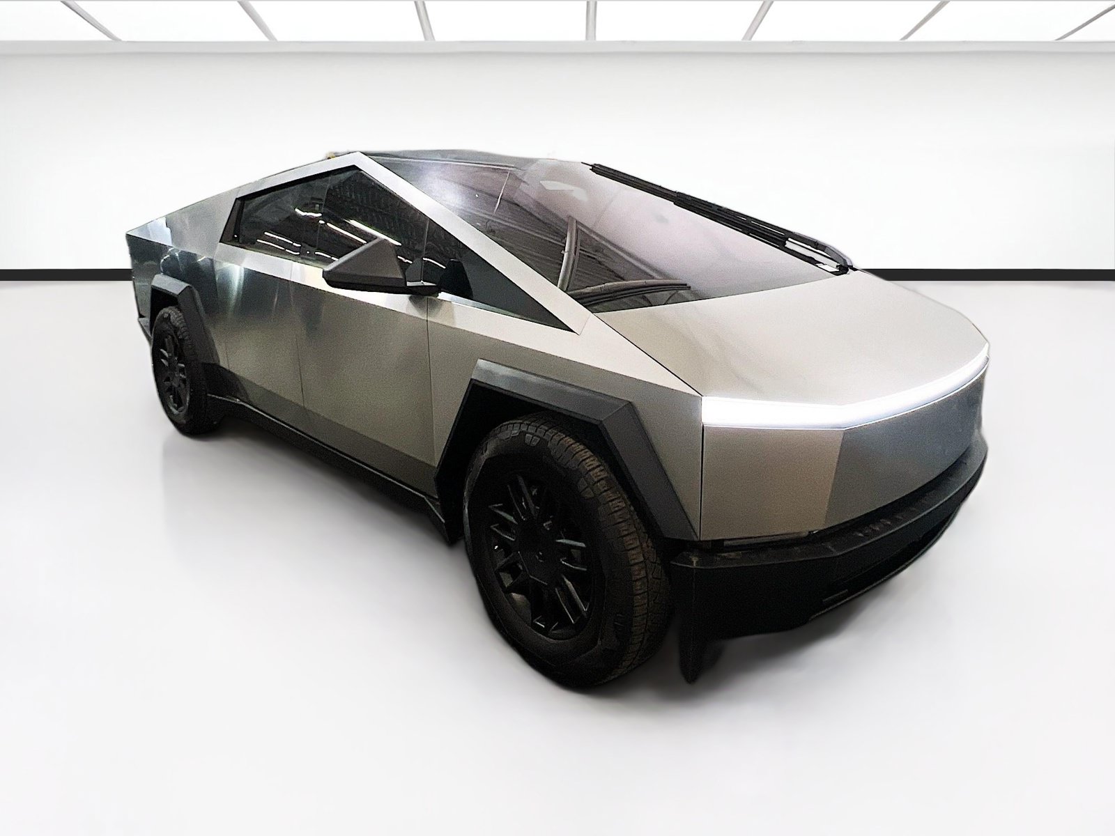 Used 2025 Tesla Cybertruck AWD Crew Cab image 2