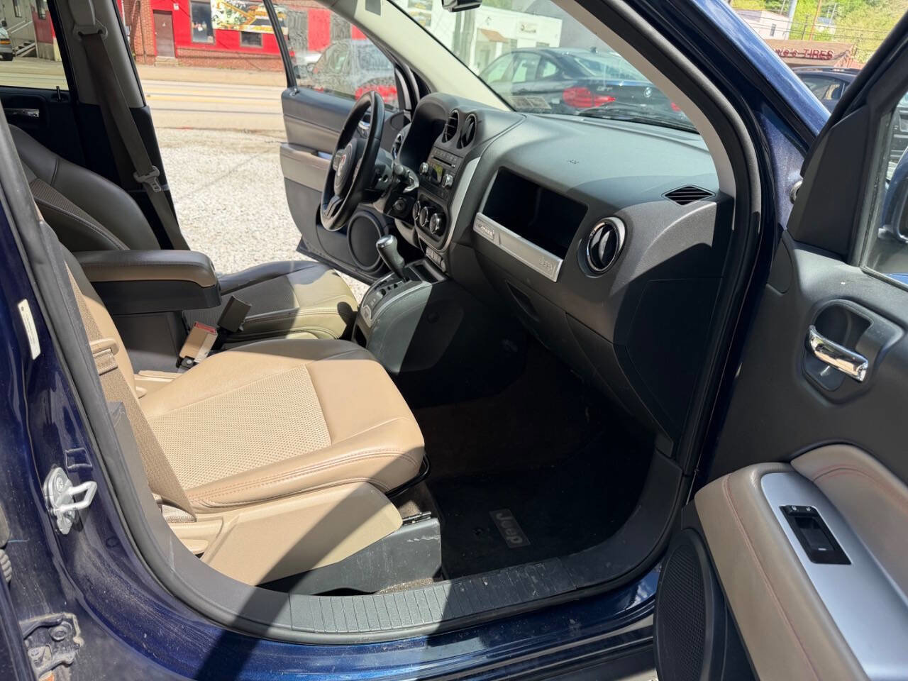 Used 2014 Jeep Compass Latitude AWD/4WD image 17