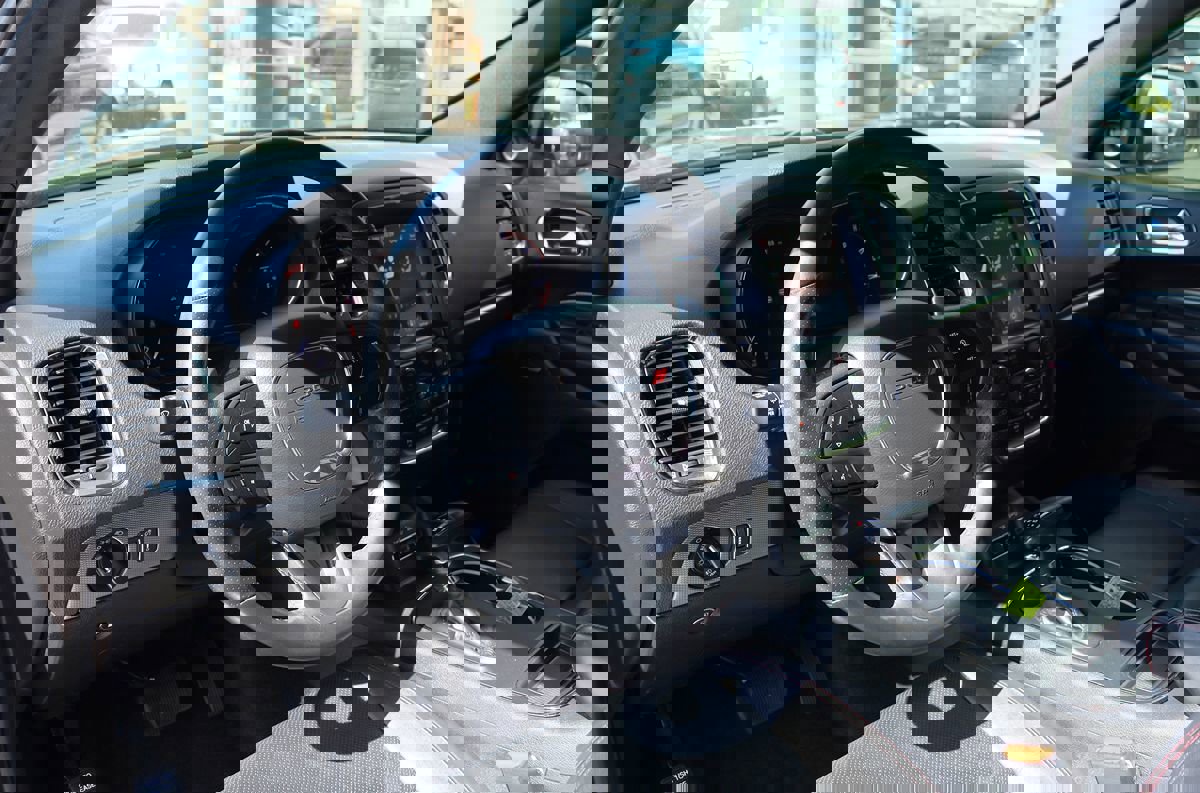 Used 2018 Dodge Durango R/T w/ Blacktop Package image 43