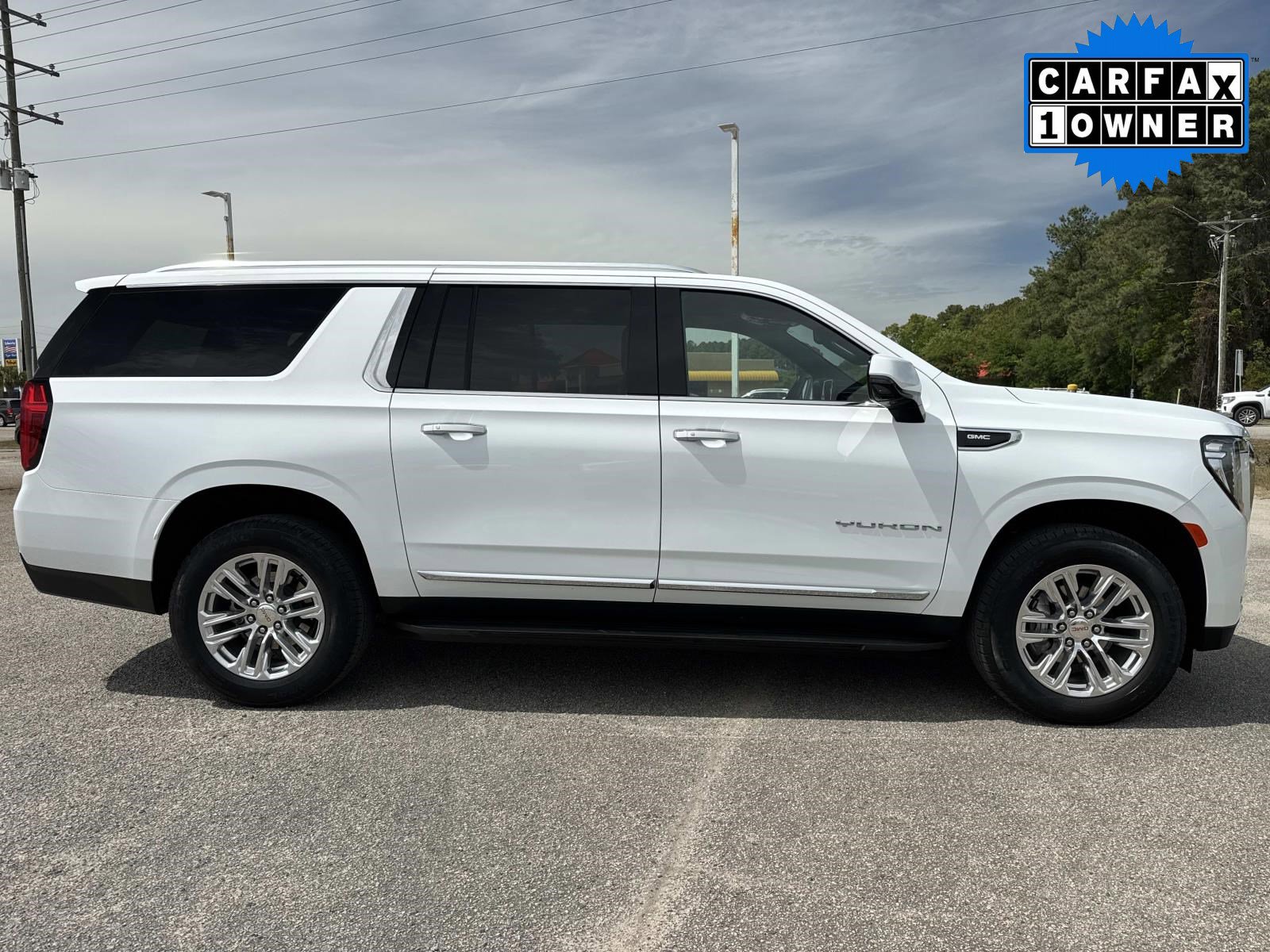 Certified 2024 GMC Yukon XL SLT w/ SLT Luxury Package AWD/4WD image 2