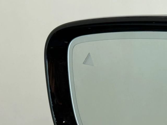 Used 2023 BMW i4 eDrive40 w/ M Sport Package image 11