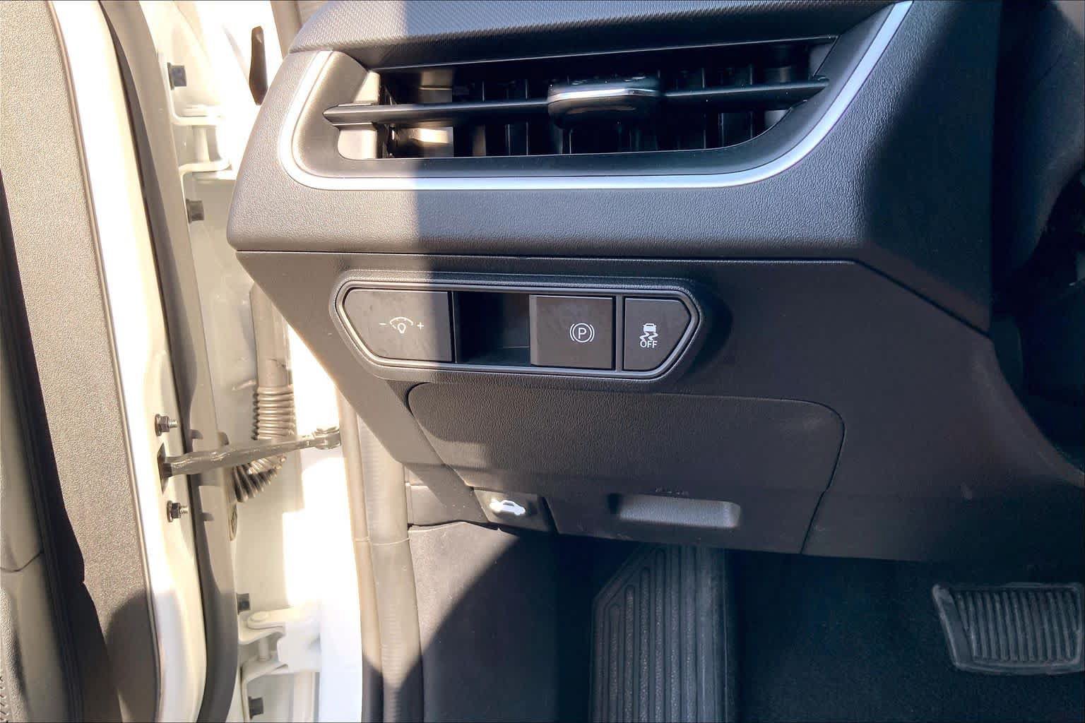 Used 2025 Kia K4 FWD image 35