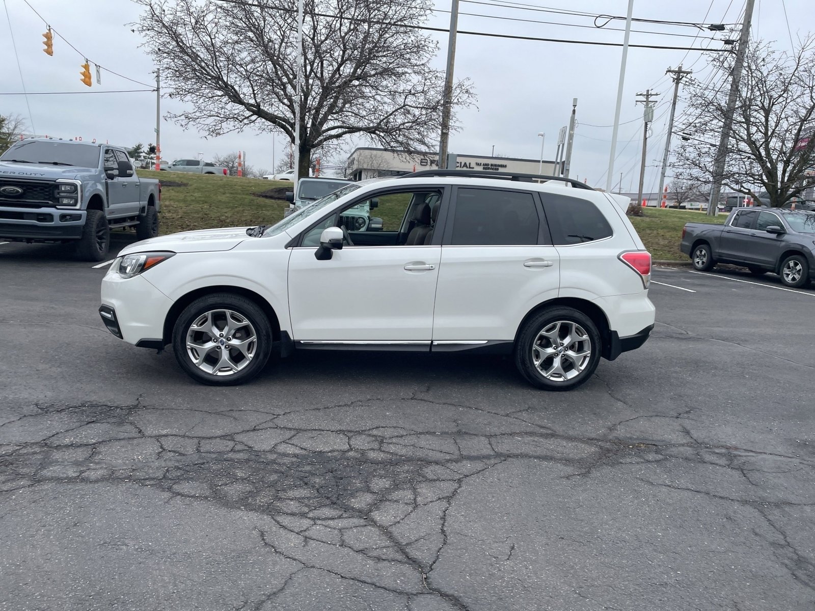 Used 2017 Subaru Forester 2.5i Touring image 2
