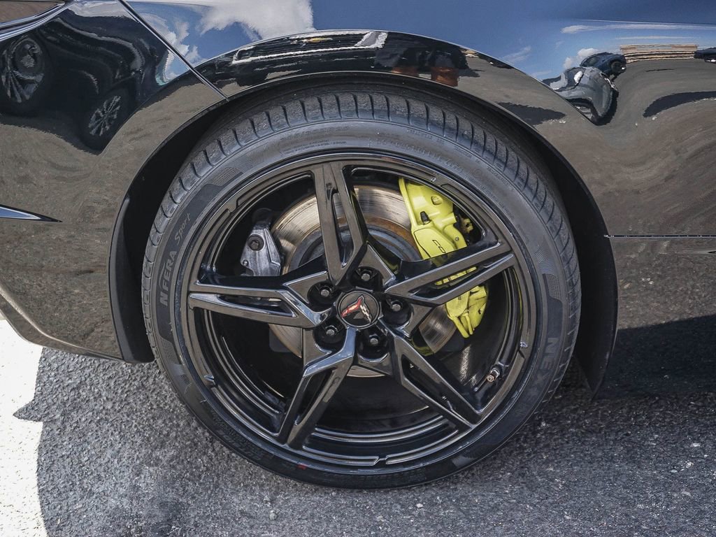 Used 2021 Chevrolet Corvette Stingray Coupe w/ Z51 Performance Package image 8