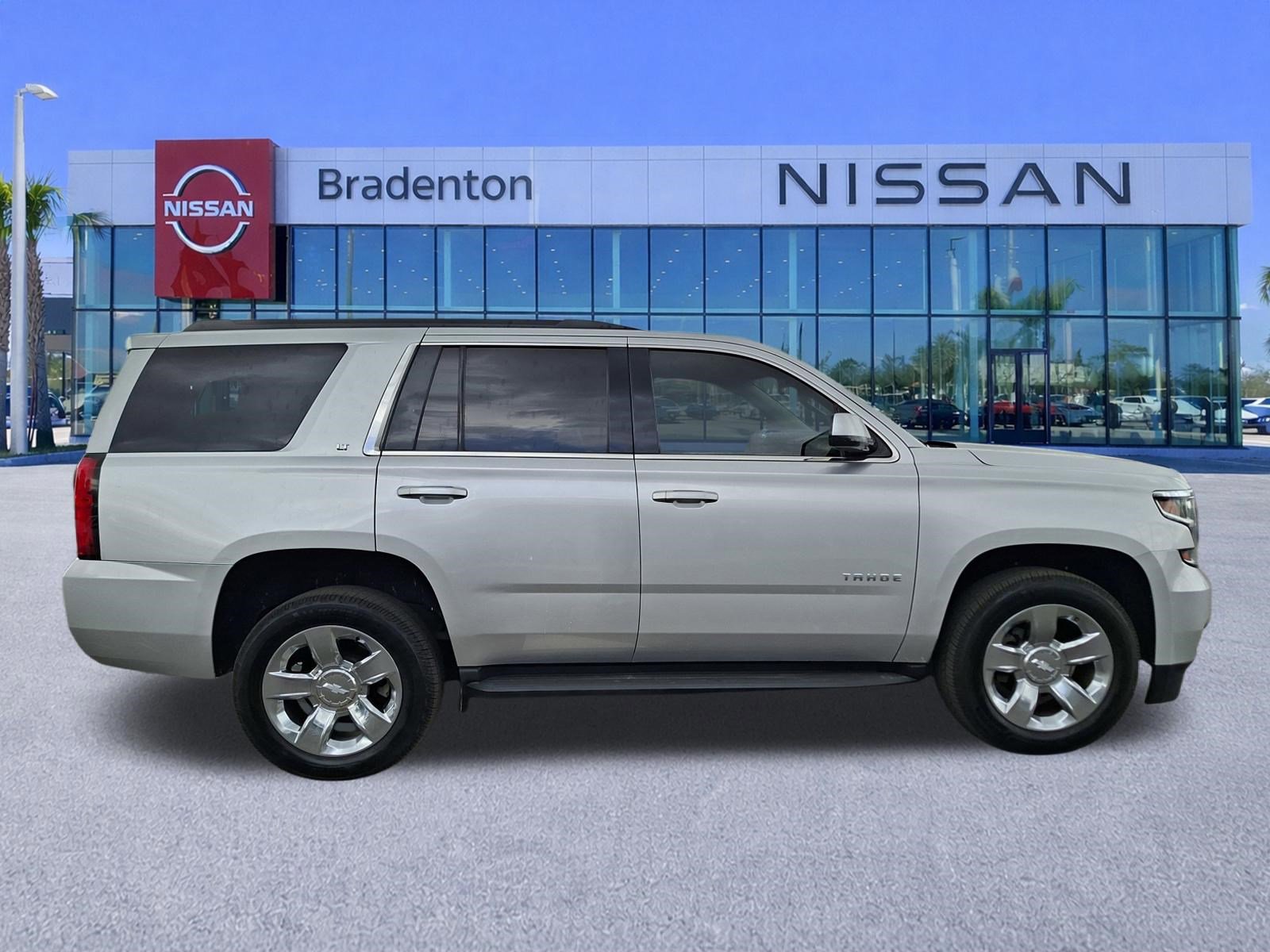 Used 2017 Chevrolet Tahoe LT image 4