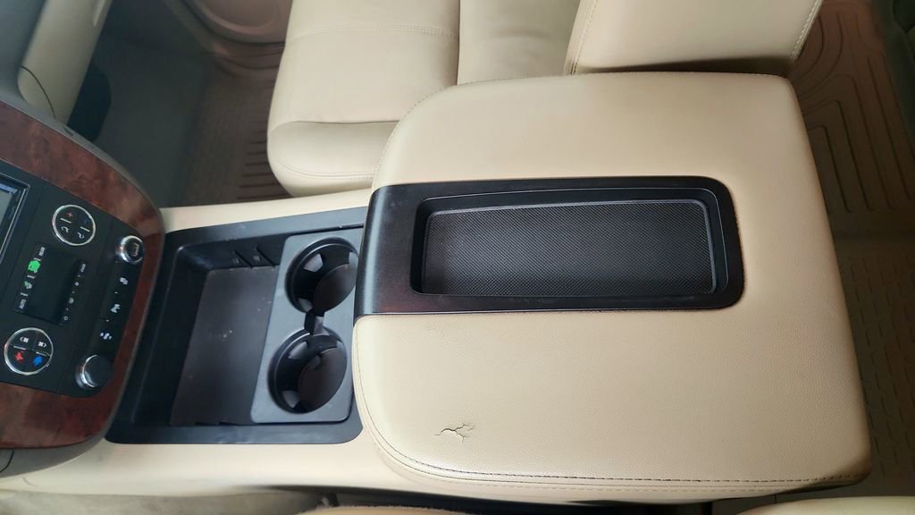 Used 2013 Chevrolet Tahoe LT RWD image 18