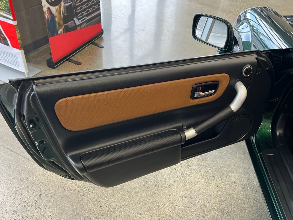 Used 2003 Toyota MR2 RWD image 10