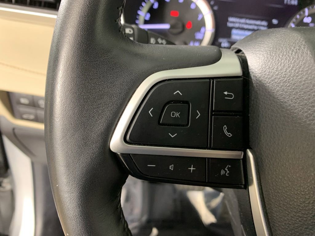Used 2024 Toyota Highlander XLE AWD/4WD image 20