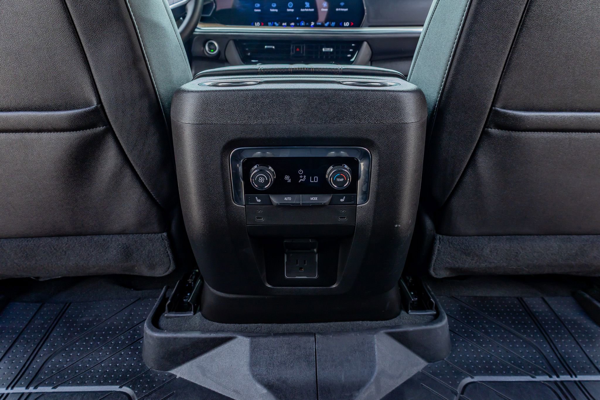 Used 2026 Chevrolet Suburban High Country AWD/4WD image 33