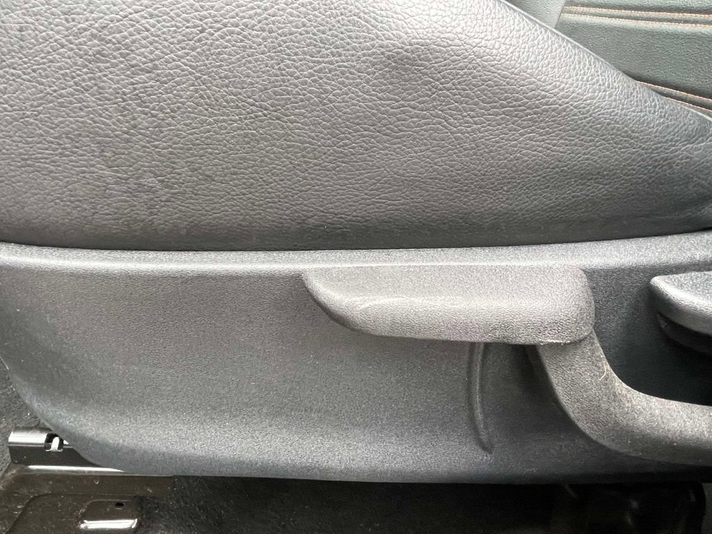 Used 2019 Nissan Kicks SR w/ SR Premium Package FWD image 15
