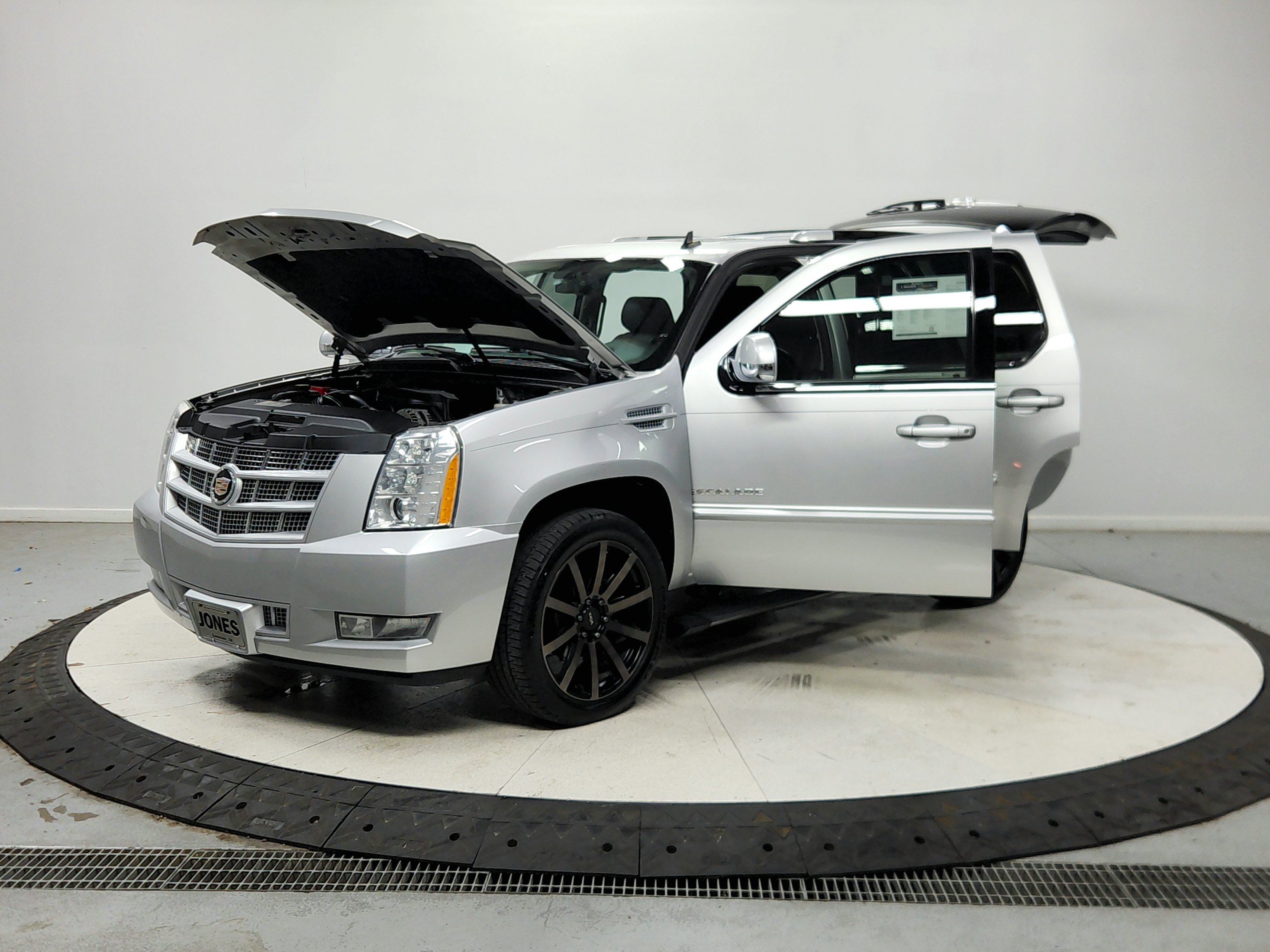 Used 2014 Cadillac Escalade Premium RWD image 12