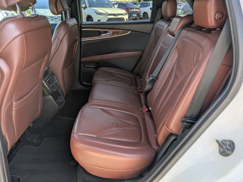 Used 2017 Lincoln MKX Reserve FWD image 18