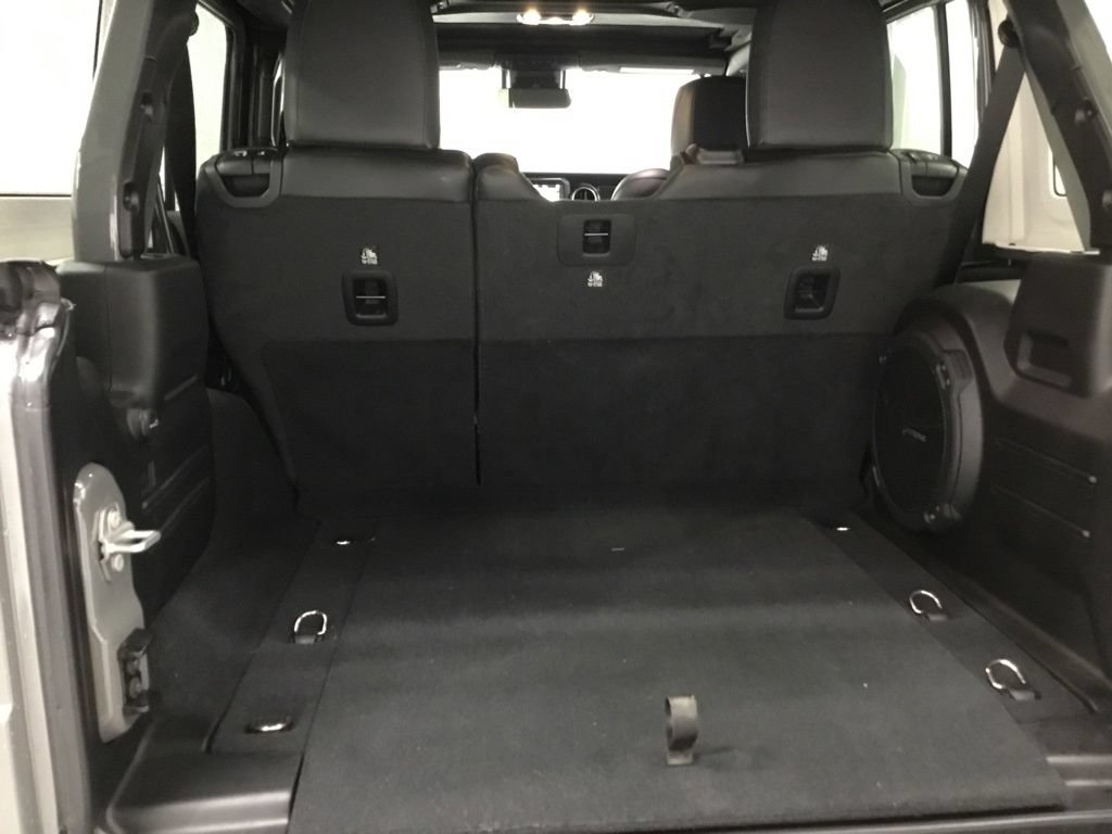 Used 2022 Jeep Wrangler Unlimited Rubicon w/ Xtreme Recon 35" Tire Package AWD/4WD image 16