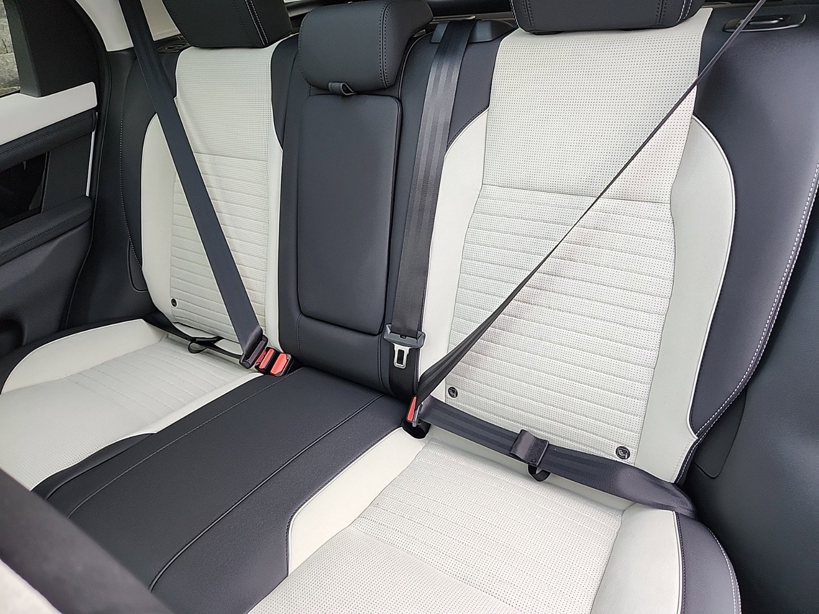 Used 2025 Land Rover Discovery Sport S image 25