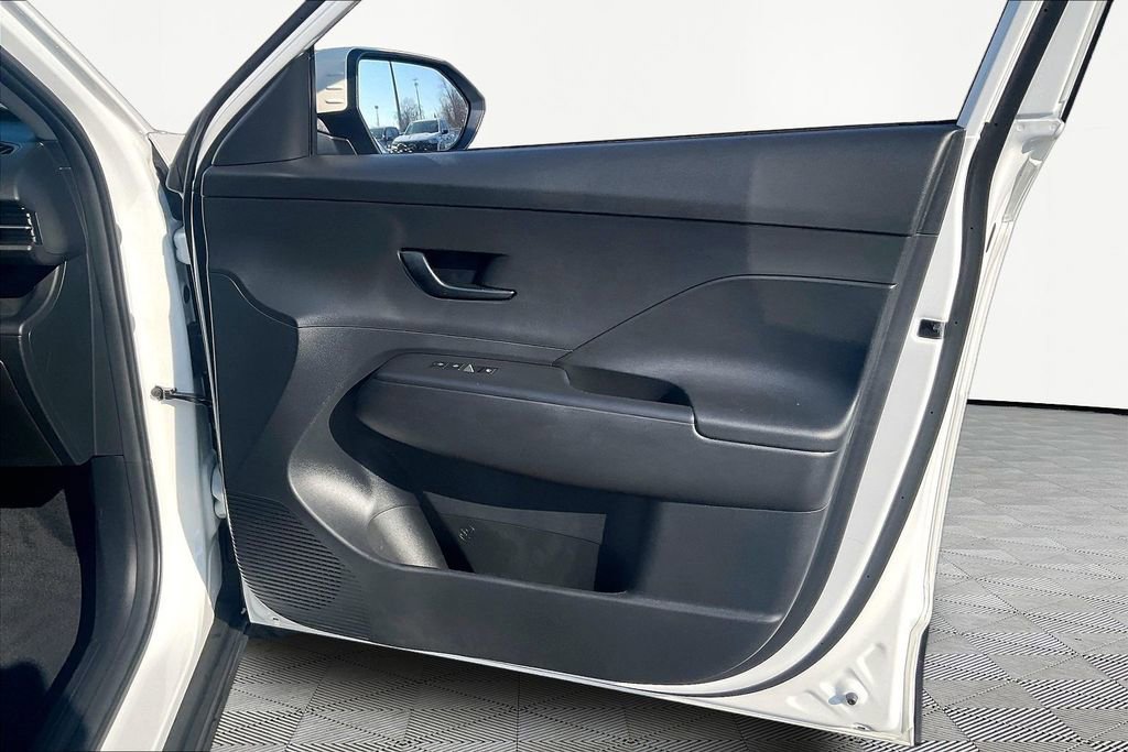 Used 2024 Hyundai Kona SE image 29