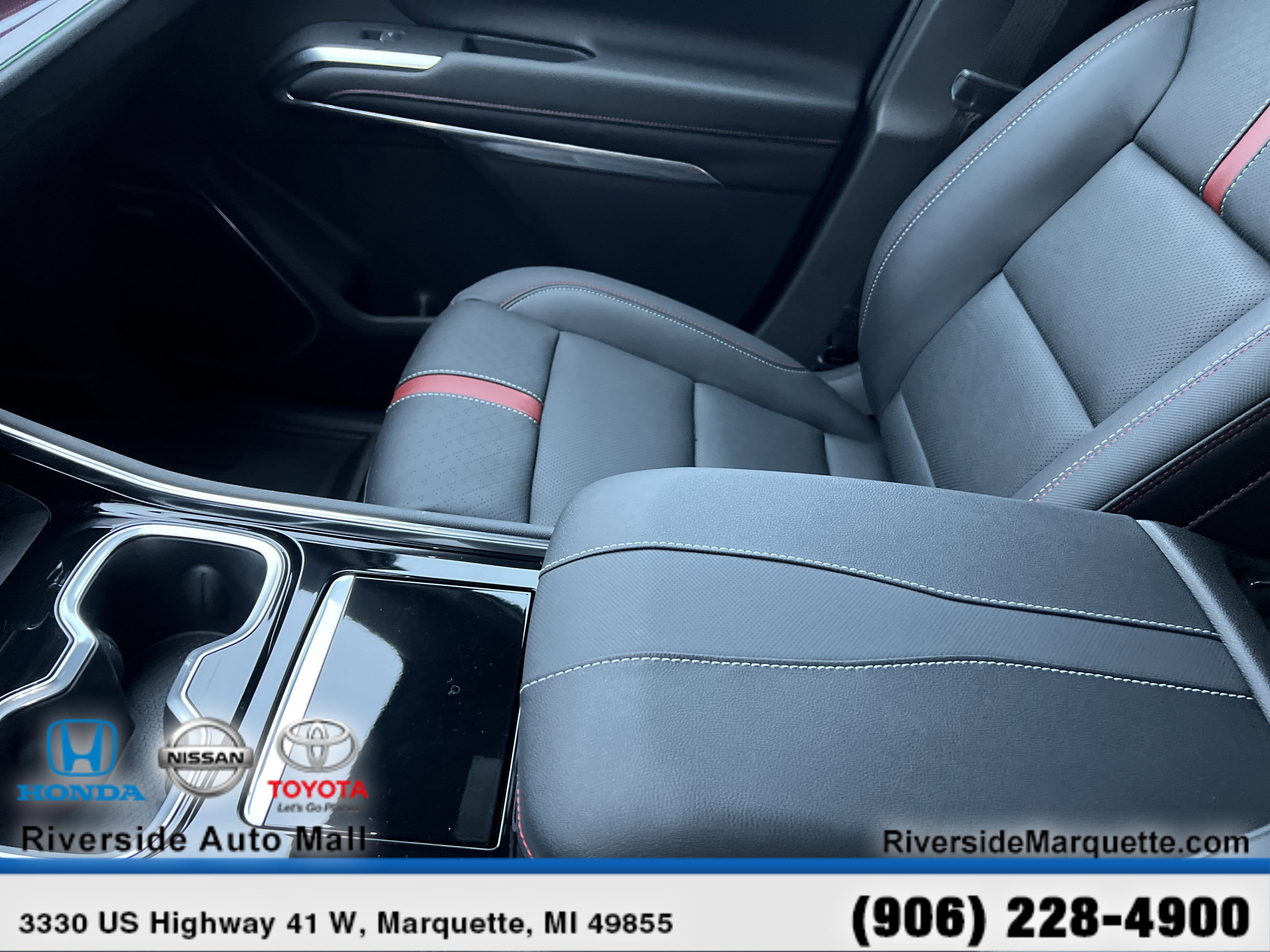 Used 2024 Chevrolet Traverse RS w/ LPO, Floor Liner Package image 20