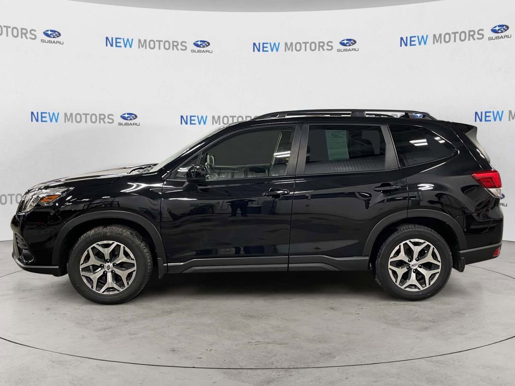Used 2023 Subaru Forester Premium image 2