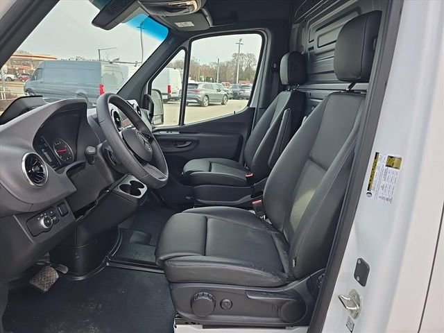 Used 2025 Mercedes-Benz Sprinter 2500 image 6