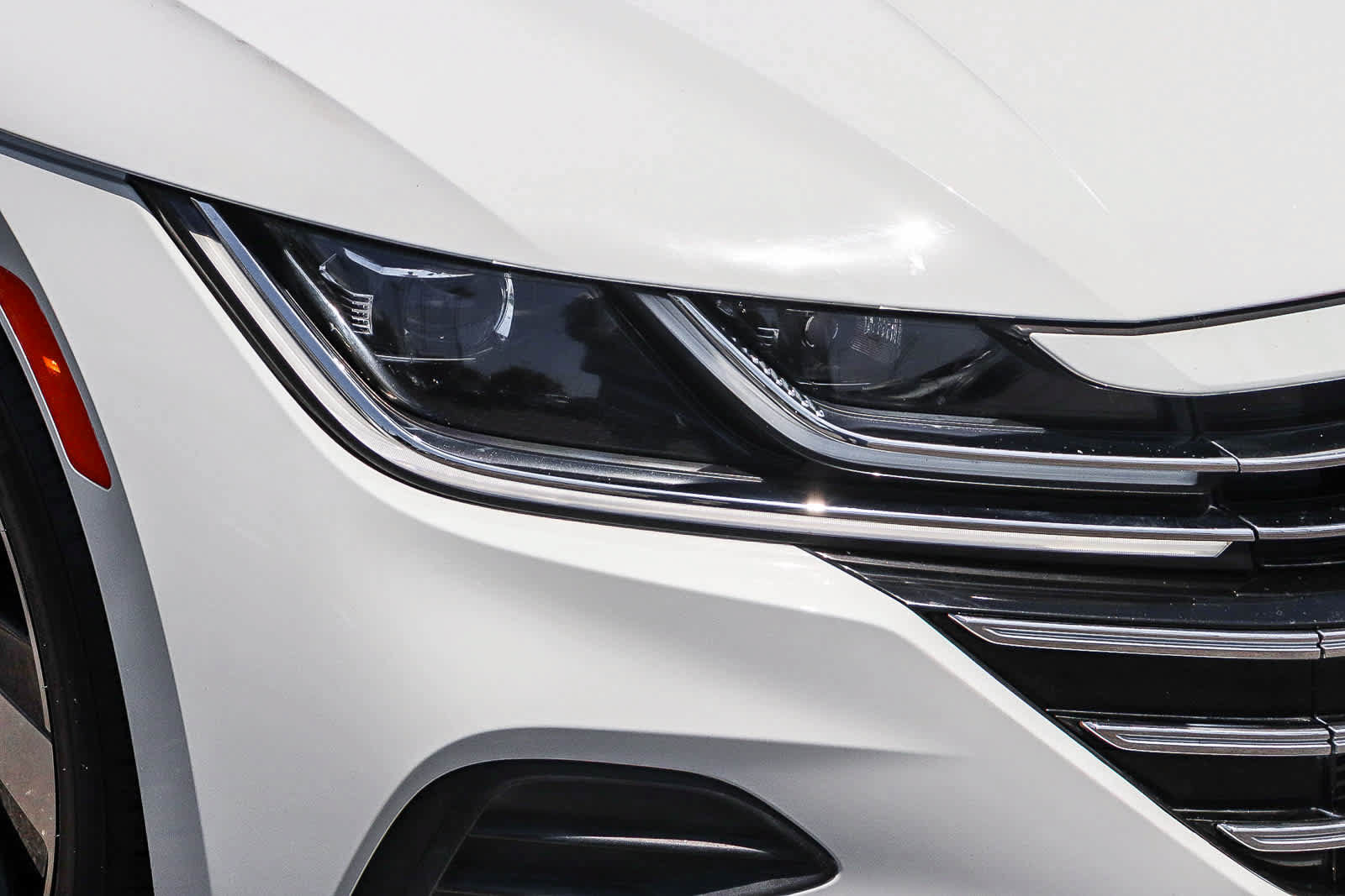 Used 2021 Volkswagen Arteon SE FWD image 4