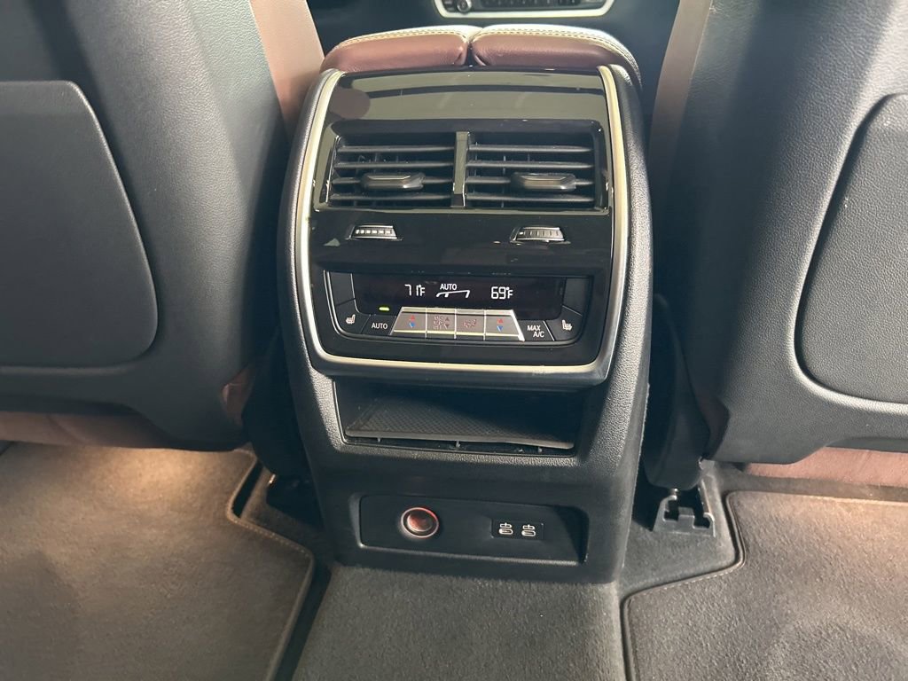 Used 2022 BMW X7 M50i w/ Dynamic Handling Package image 33