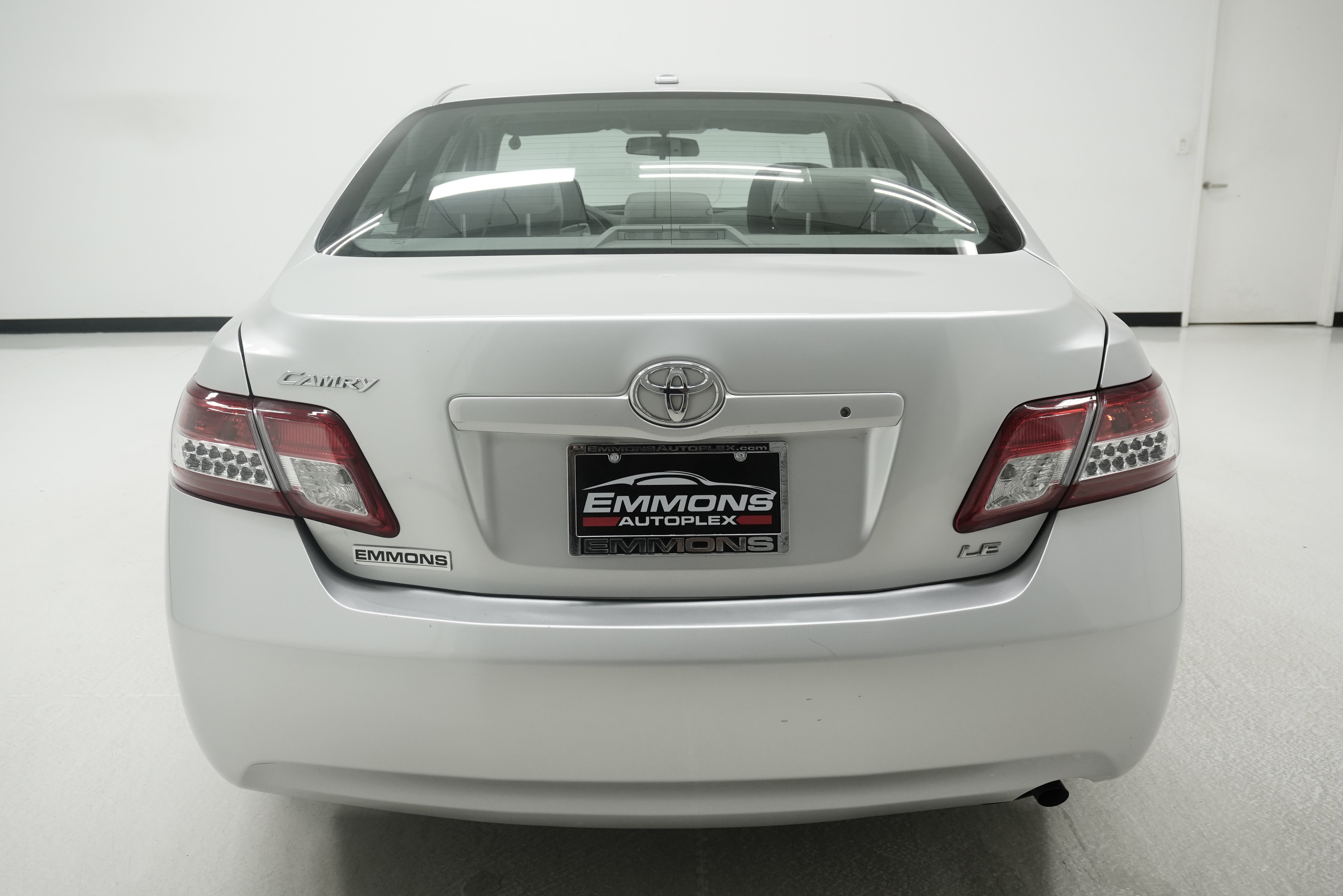 Used 2010 Toyota Camry LE FWD image 4